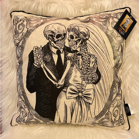 Cynthia Rowley Curious‎ Skeleton Halloween Decorative Throw Pillow Bride Groom - Picture 1 of 2